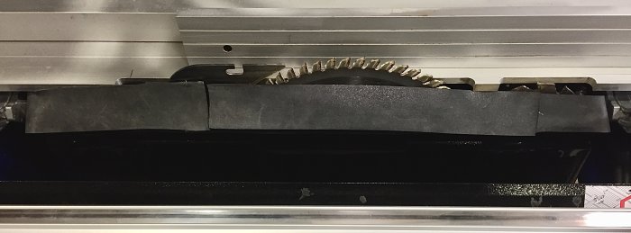 Uppgraderad formatsåg med ny gummilist och kardborreband som tätningslösning runt sågklingen.