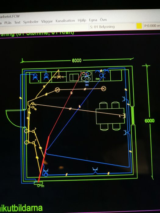 Skärmbild av en CAD-ritning som visar elektriska installationer och planlösning.