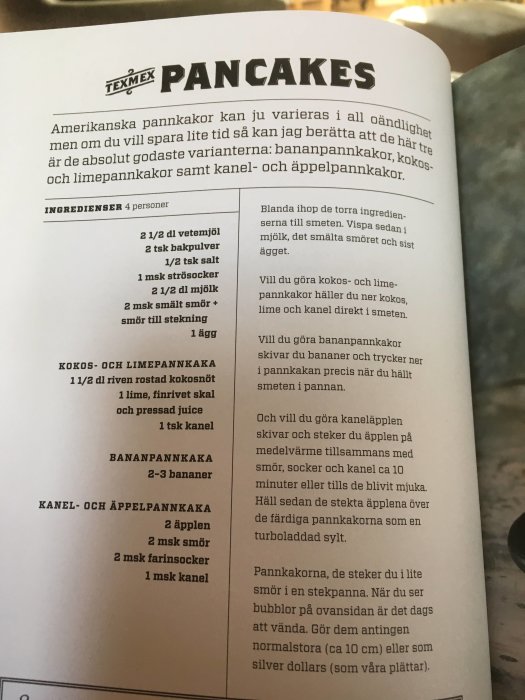 Receptbok uppslagen på sidan med recept på "Texmex Pancakes" med varianter av panncakes.