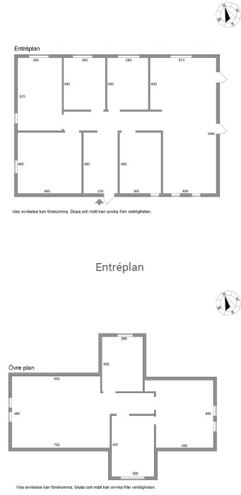 Ritningar av entréplan och övre plan för ett hus, med angivna mått och notering om möjliga avvikelser.