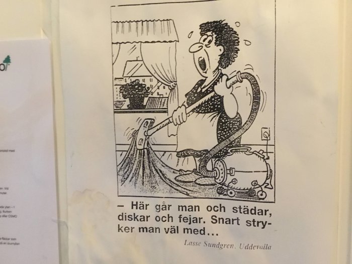 Tecknad bild av person som använder dammsugare med en humoristisk text om hushållsarbete.