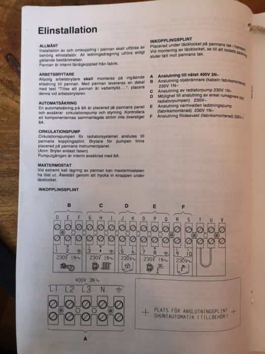 Fotografi av en instruktionsmanual sida för elinstallation med text och schematiska diagram över olika elektriska anslutningar.