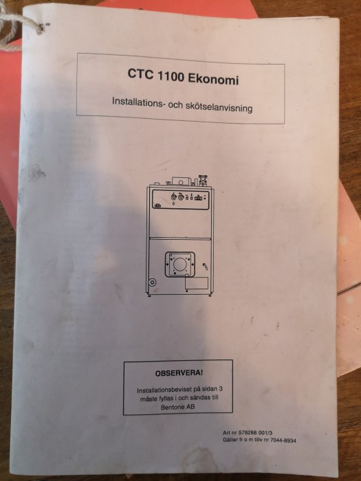 Manual för CTC 1100 Ekonomi panna med installations- och skötselanvisning och en illustration av pannan på omslaget.