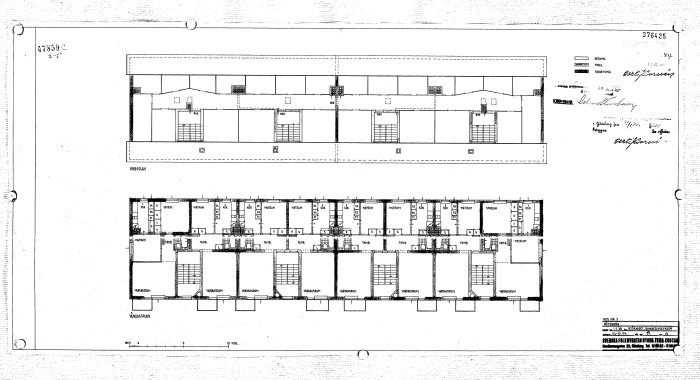 Arkitektritning av en byggnad med lägenhetsindelning, markerade väggar och handskrivna anteckningar.