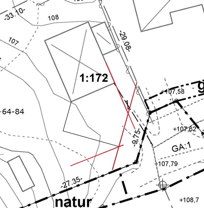 Situationsplan med två förslag på husplacering och rött streck som markerar 4 meter från tomtgräns.