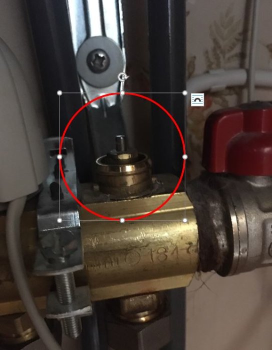 Värmesystemets ventilstyrdon med piggen i fokus för att visa dess position.