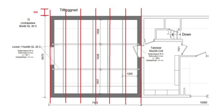 Arkitektonisk ritning av ett bjälklag med måttangivelser, bärstråk och planerad tillbyggnad.