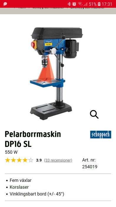 Scheppach pelarborrmaskin DP16 SL med 550 W, fem växlar och vinklingsbart bord, visas mot vit bakgrund.