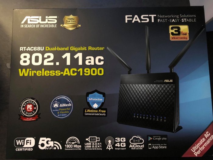 ASUS Dual-band Gigabit Router på produktförpackning med specifikationer och funktioner.