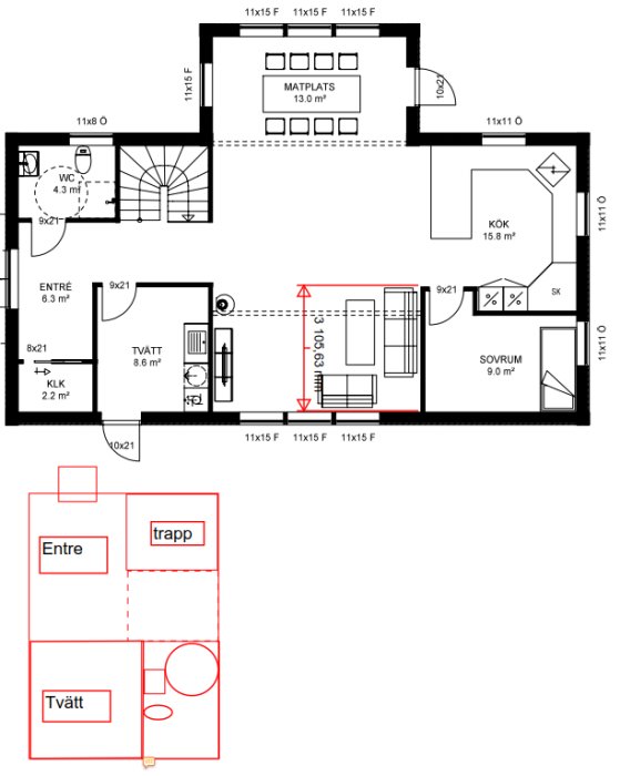 Arkitektritning av ett hus där matplats, kök, sovrum, entré och tvättstuga är markerade, inklusive ändringar skissade i rött.