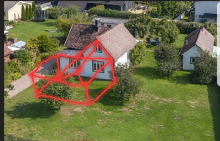 3D-skiss i rött överlagrad på en flygbild av ett hus för att visa en potentiell tillbyggnad.