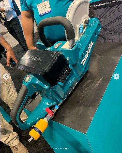 Makita XEC01 batteridriven betongsåg på utställning.