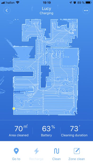Skärmdump av en robotdammsugares karta över städat område med batteristatus och städtid.