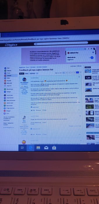 Skärmdump av ett diskussionsforum på en laptop med en tråd öppen om feedback på en ny sajt.