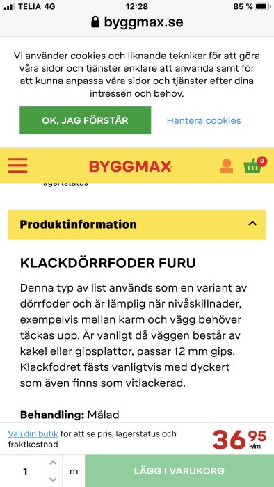 Skärmdump av en produktsida för klackdörrfoder i furu på Byggmax webbplats, med prisinformation.