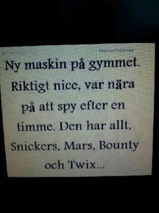 Textskämt om en "ny maskin på gymmet" som erbjuder chokladbitar: Snickers, Mars, Bounty och Twix.