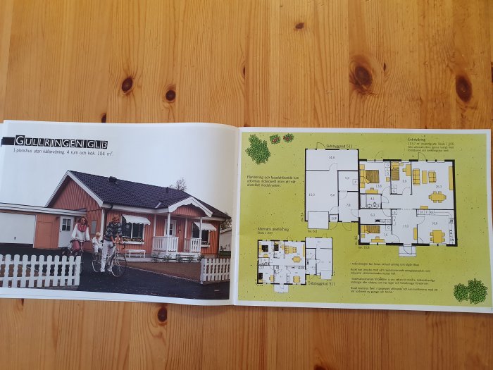 Öppen huskatalog med bild av enfamiljshus och planritning på 104 kvadratmeter.