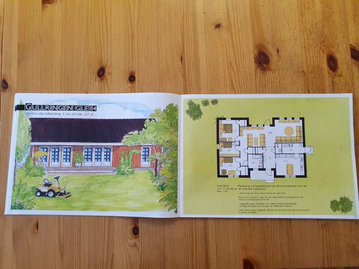 Öppnad huskatalog som visar illustration av enplanshus med gräsklippare utomhus och den motsvarande planlösningen.