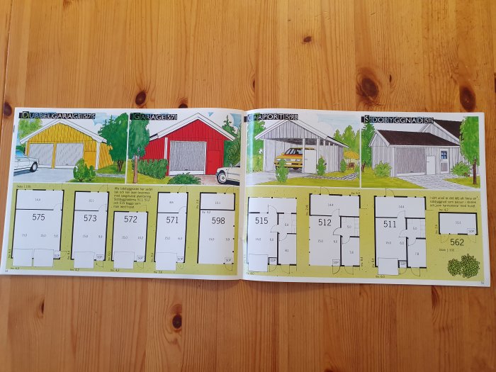 Öppen katalog som visar planritningar och illustrationer av olika garage och carportar på en träyta.