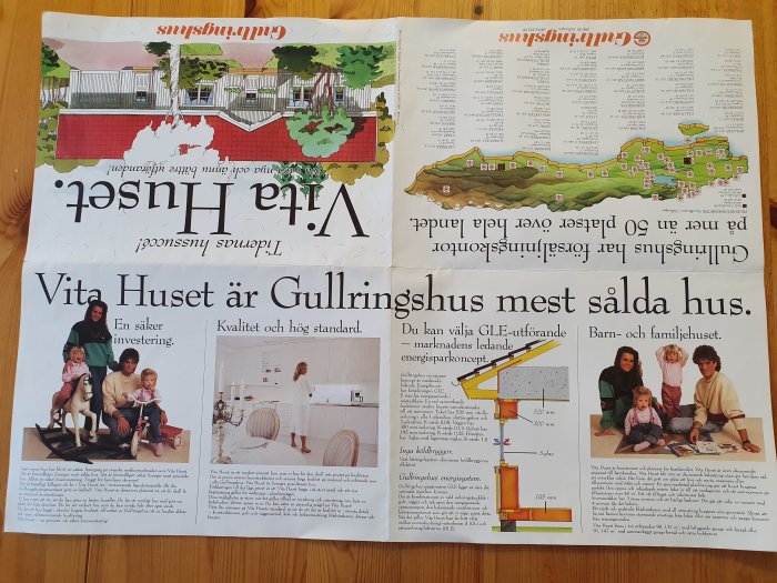 Broschyr uppslagen på bord med bilder av Vita Huset, Gullringhus mest sålda modell, familj, husplaner och energisystem.
