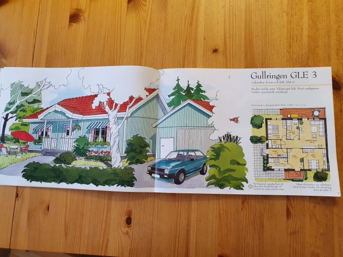 Öppnad katalog med illustration och planlösning av en 1-planshusmodell "Gullringen GLE 3" på ett bord.