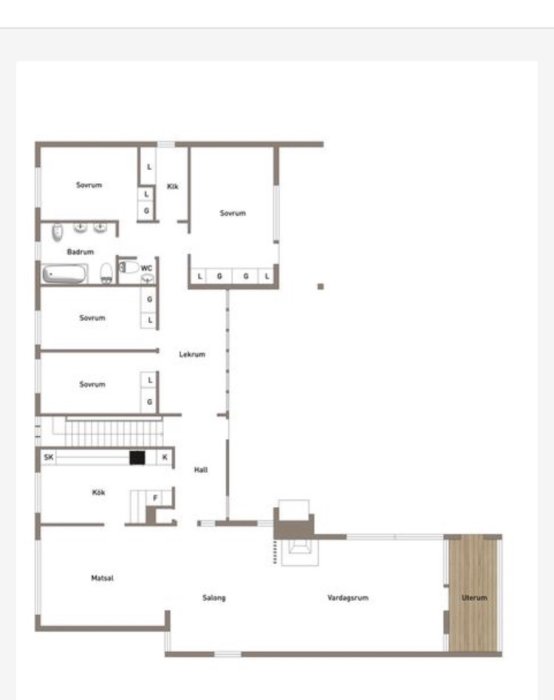 Ritning av hus med markerad vägg mellan kök och matsal som ska rivas under renovering.