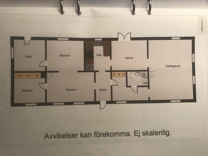 Planritning av en bostad med etiketterade rum som kök, sovrum och vardagsrum, ej skalenlig.