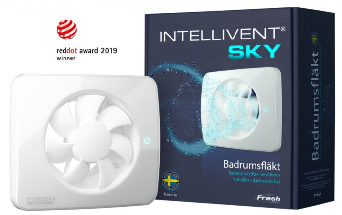 Fresh Intellivent Sky badrumsfläkt i vit design bredvid dess förpackning.