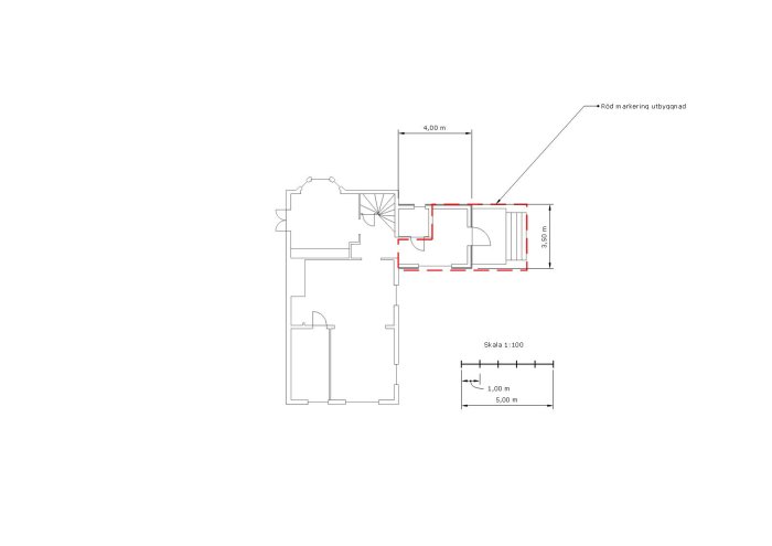 Arkitektonisk ritning av en byggnadsplan med mått och ändringar markerade i rött.