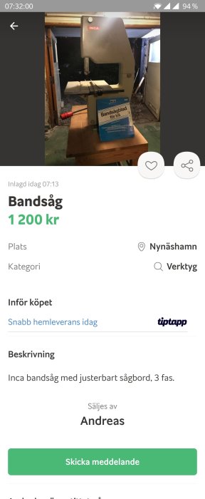 Begagnad Inca bandsåg i en verkstadslokal med ett nytt bandsågsblad för trä framför den.