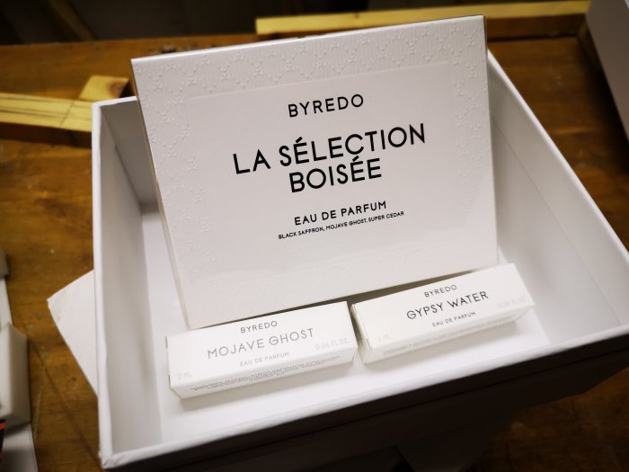 Parfymförpackningar från BYREDO med dofterna 'Mojave Ghost' och 'Gypsy Water'.