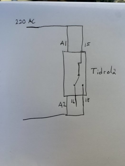 Handritad skiss som visar kopplingsschema för ett tidrelä med markerade anschlusspunkter A1, A2, 15, 16 och 18.