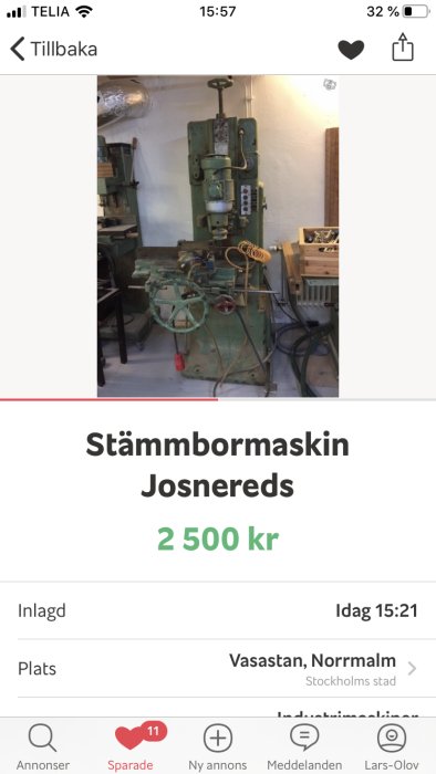 Grön stämmborrningsmaskin till salu visas i ett garage, annonserad för 2500 kr.