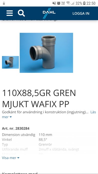 PVC-grenrör med böj på 88,5 grader, tjock skarv synlig, mot blå bakgrund, för byggkonstruktion.