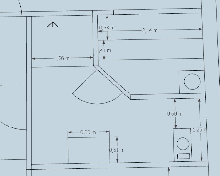 Ritning av bastu med måttangivelser och planlösning inklusive bänkar och kamin.