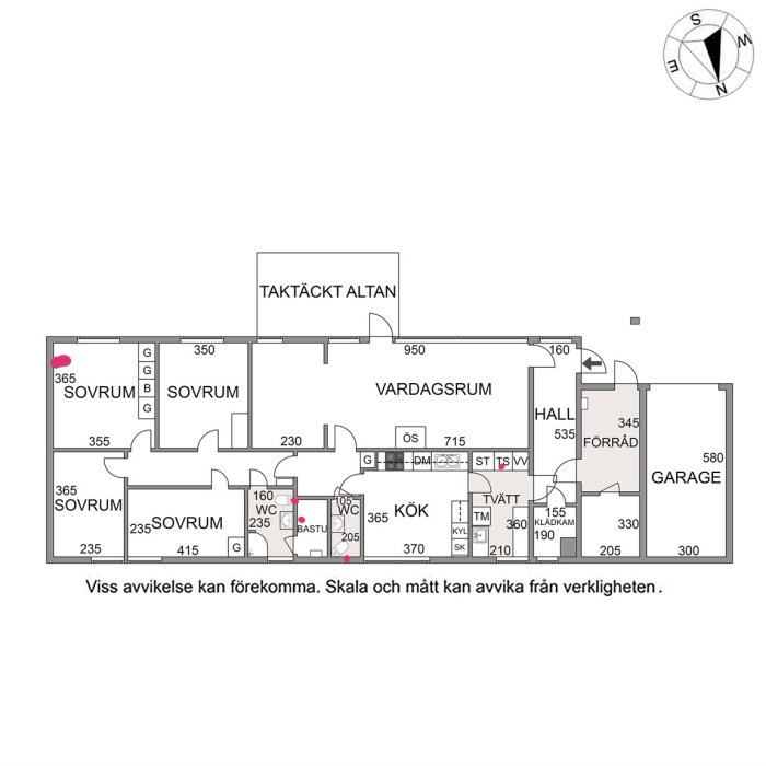 Planritning över en enplansvilla med markerade ventilationer i sovrum, toalett, bastu, badrum, kök och tvättstuga.