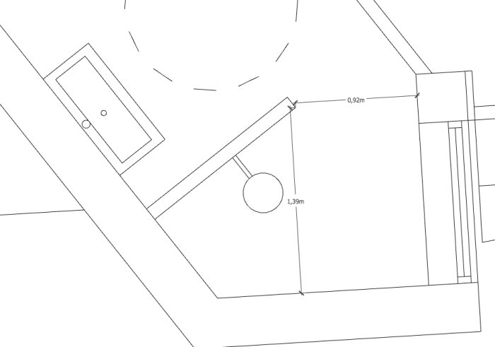 Planritning av ett badrum med mått som visar en rymlig duschhörna med plats för assistans.