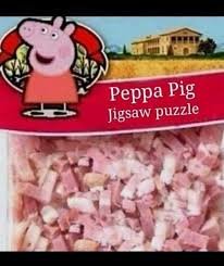 En Peppa Pig-pussels ask med förvirrande innanmäte som liknar plastbitar.