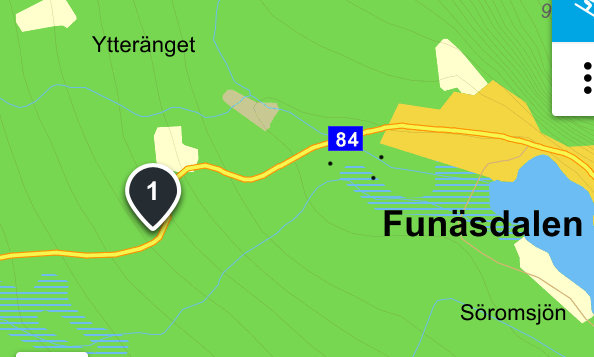 Kartbild över Funäsdalen med markerad tomt och omgivning med vägar, ängar och vattendrag.