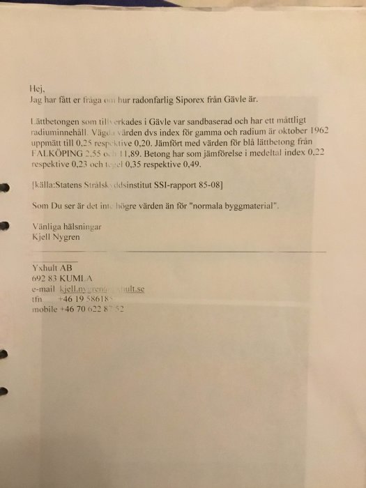 Brev där Yxhult AB svarar på fråga om radonhalten i Siporex lättbetong med värden och jämförelser.