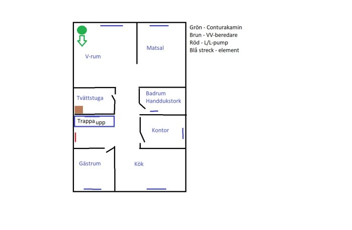 Planritning av ett hus med rum beteckningar och ikoner för kamin, värmepump och element.