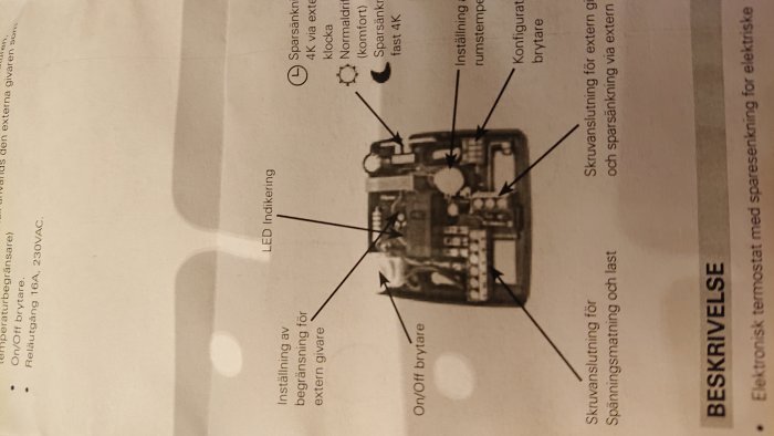 Schematisk bild av elektronisk apparat med märkta anslutningspunkter och inställningar.