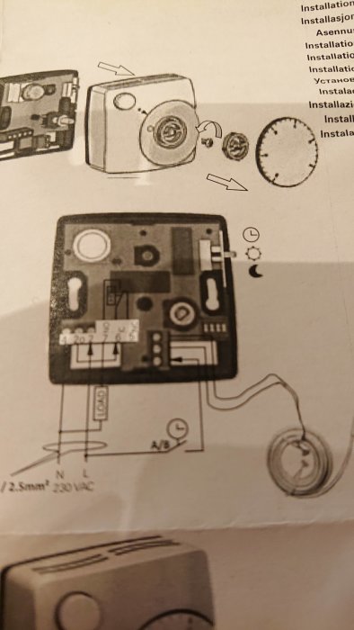 Schematisk illustration av elektrisk anslutning för en apparat, med märkningar för inkommande och utgående kablar.