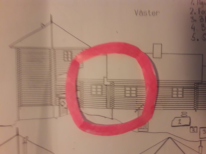 Arkitekturritning av ett hus med en markerad del för en planerad svale utanför tvättstugan.