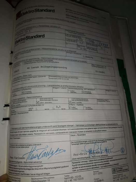 Dokument med stämplar och signaturer som ser ut att vara en besiktningsrapport för ett värmesystem.