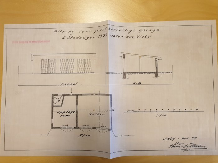 Handritad planskiss över garage som ska omvandlas till gäststuga med avsnitt för garage, upplagsrum, och WC.