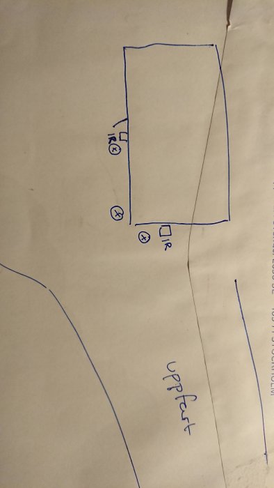 Handritad skiss av parallellkoppling för rörelsesensorer vid uppfart.