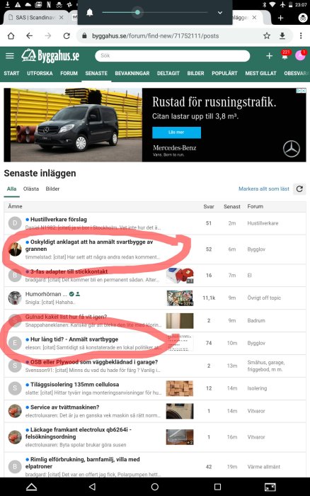 Skärmbild av webbforum på byggahus.se med olika diskussionstrådar och en reklambanner för Mercedes-Benz.