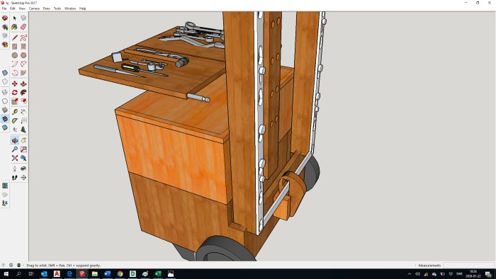 3D-modell av en verktygsvagn i trä med öppna lådor och verktyg, visad i SketchUp Pro 2017.