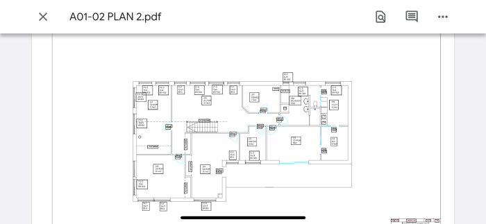 Ritning av arkitektonisk planlösning för en våning i en byggnad.